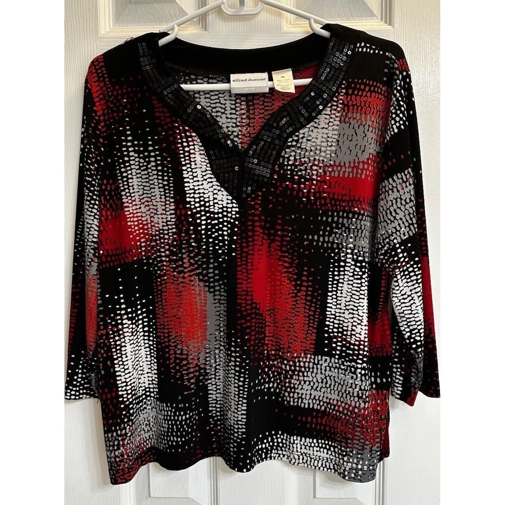 Women's Alfred Dunner Knit Top With Embellishments Around Neck Medium Petite